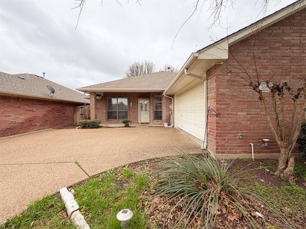708 Nandina Way, Waxahachie, TX 75165