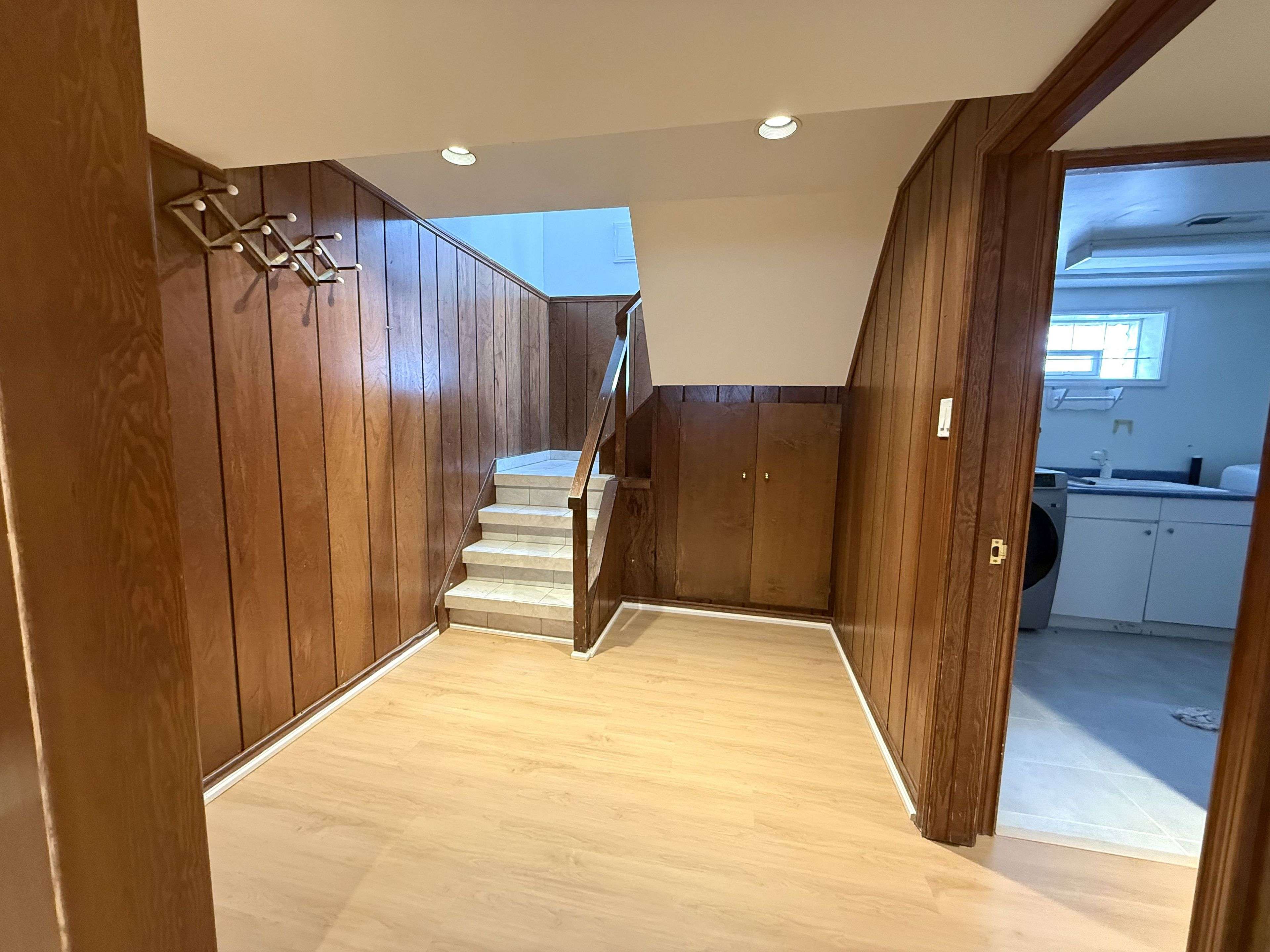 21 Welbourn DR #lower, Hamilton, ON L9A 3N1