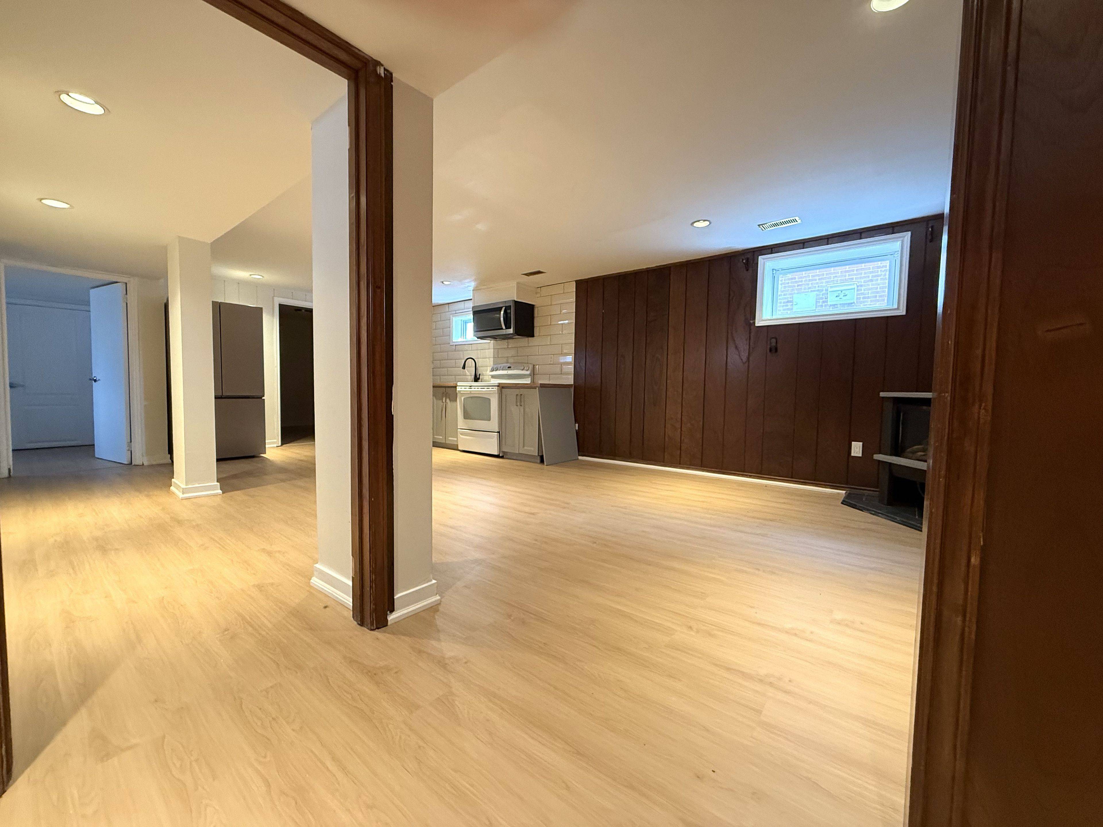 21 Welbourn DR #lower, Hamilton, ON L9A 3N1