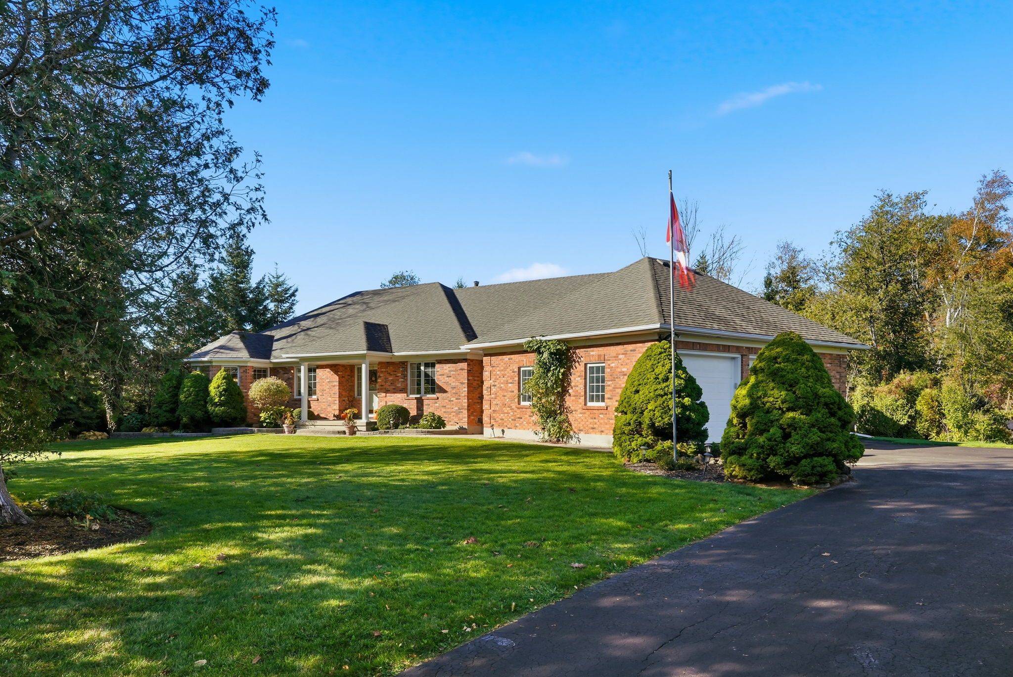 115 Deerhurst DR, Huron-kinloss, ON N2Z 2X3