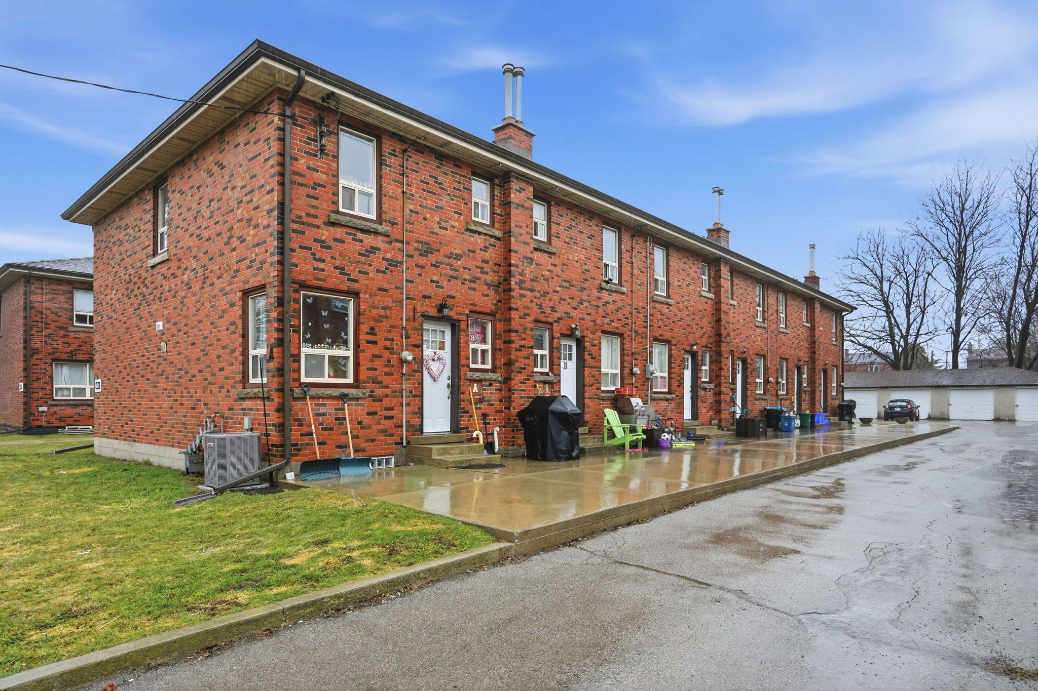 424 East 42nd ST, Hamilton, ON L8T 3A9