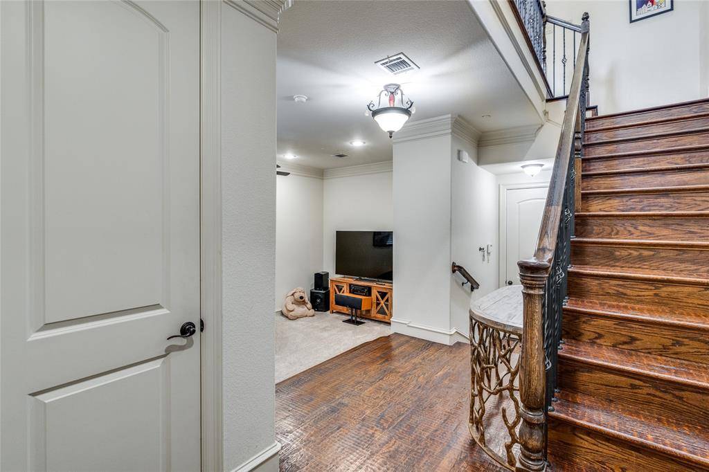 4045 Winsor Drive, Farmers Branch, TX 75244