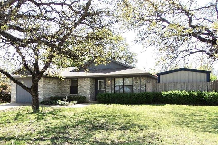 117 WALNUT CREEK Drive, Azle, TX 76020
