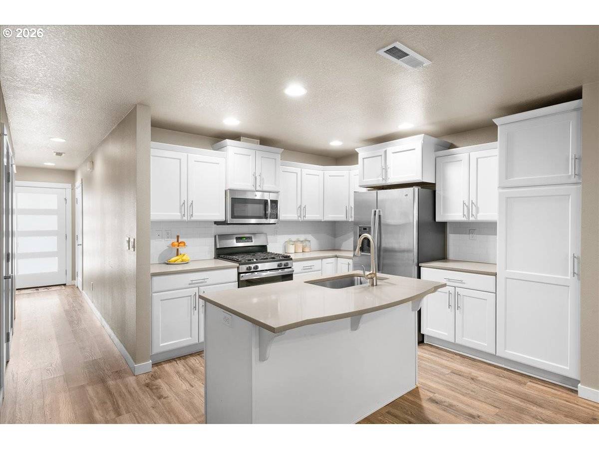 5912 BELKNAP SPRINGS ST, Salem, OR 97306