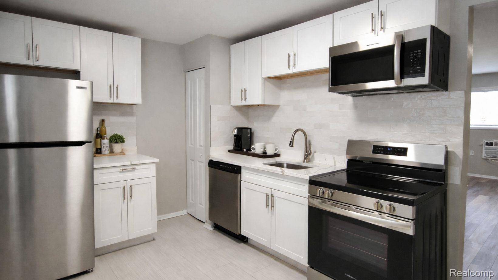 1770 E Woodward Heights Blvd BLVD #C6, Hazel Park, MI 48030