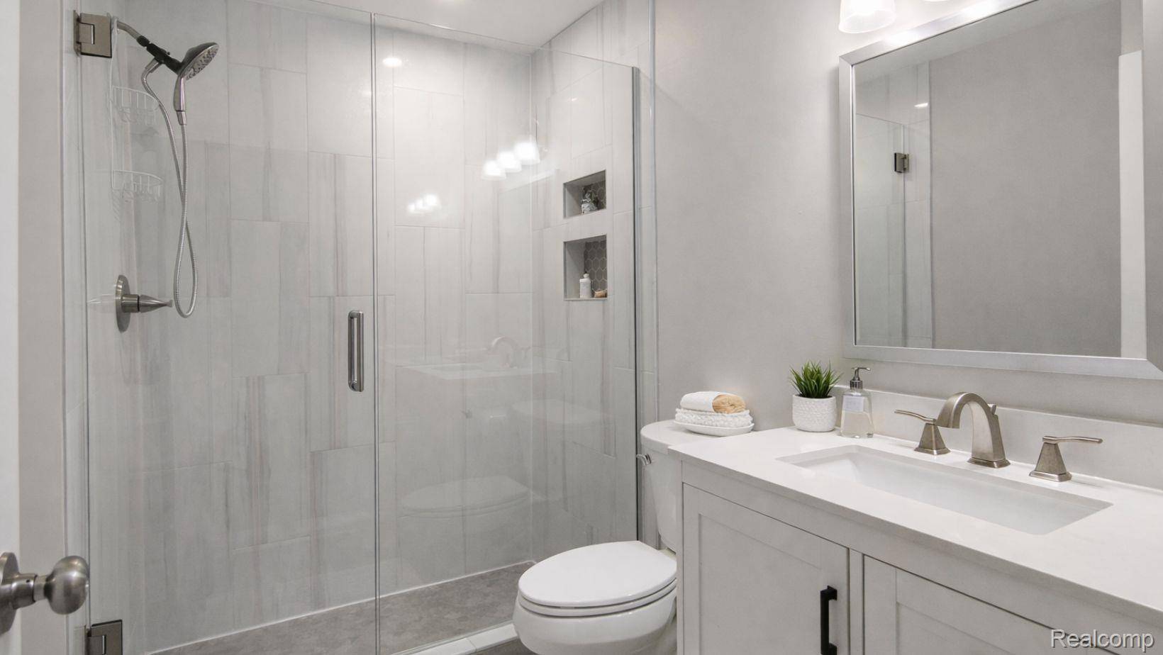 1770 E Woodward Heights Blvd BLVD #C6, Hazel Park, MI 48030