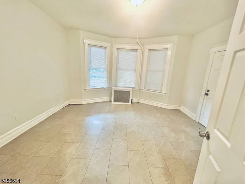 182 Seymour Ave First FL, Newark City, NJ 07108