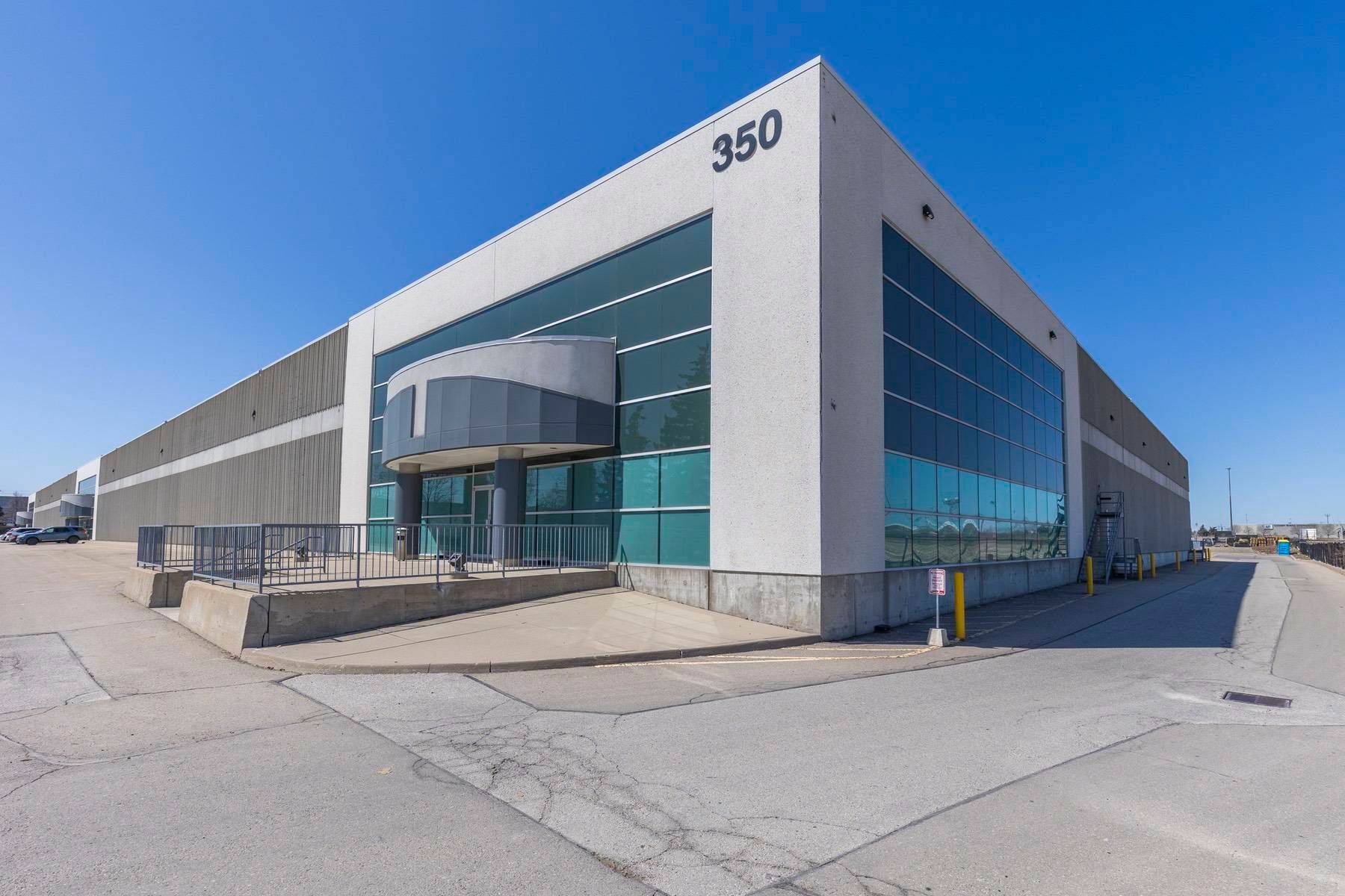 350 Parkhurst SQ, Brampton, ON L6T 5W1