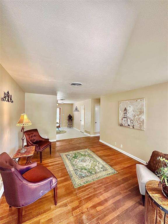 817 Laguna Drive, Denton, TX 76209