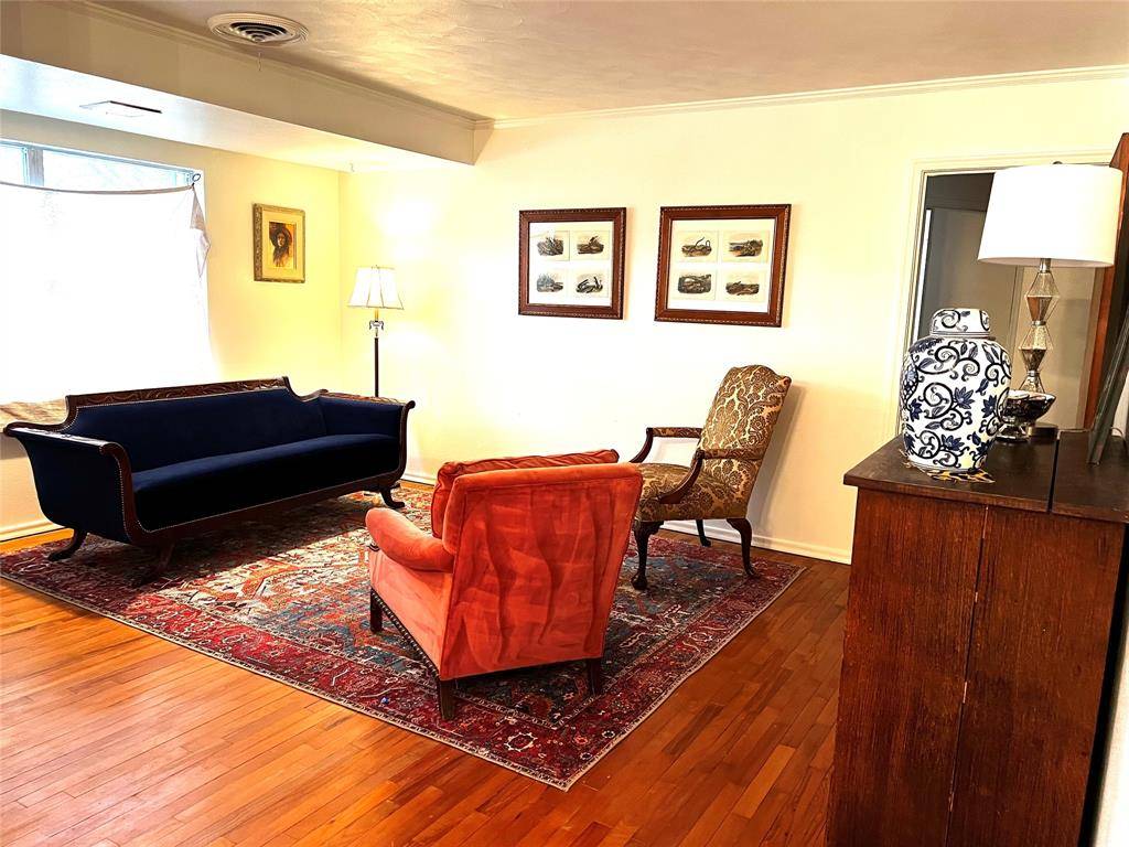 329 N Brighton Avenue, Dallas, TX 75208