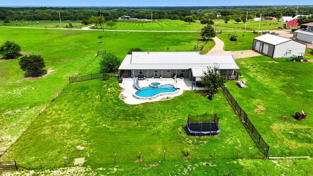 1106 Private Road 425, Whitewright, TX 75491