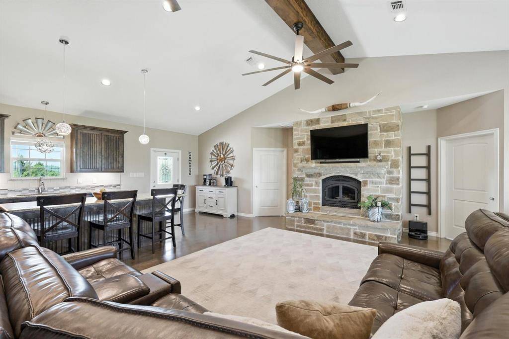 1106 Private Road 425, Whitewright, TX 75491