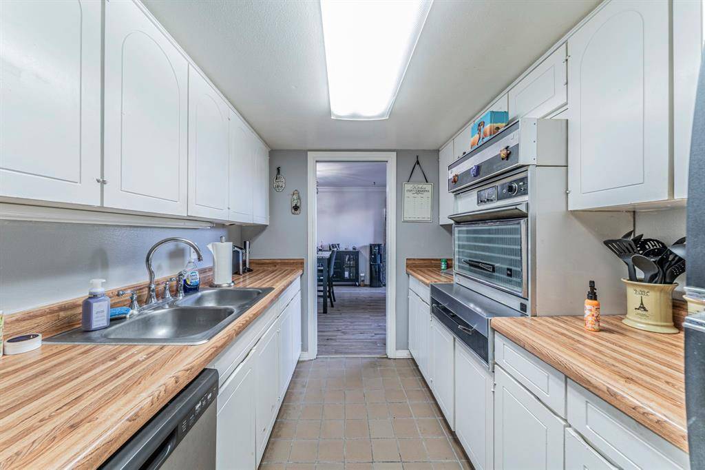 558 E Avenue J #B, Grand Prairie, TX 75050