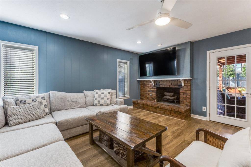 10819 Wallbrook Drive, Dallas, TX 75238