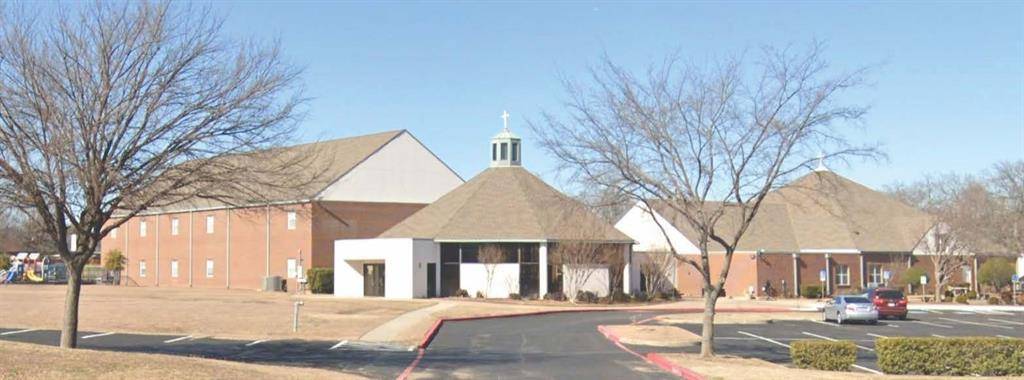 2045 SE Green Oaks Boulevard, Arlington, TX 76017