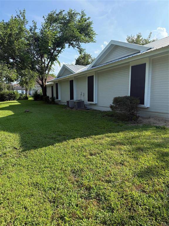 304 E Hickory Street #A, Kaufman, TX 75142