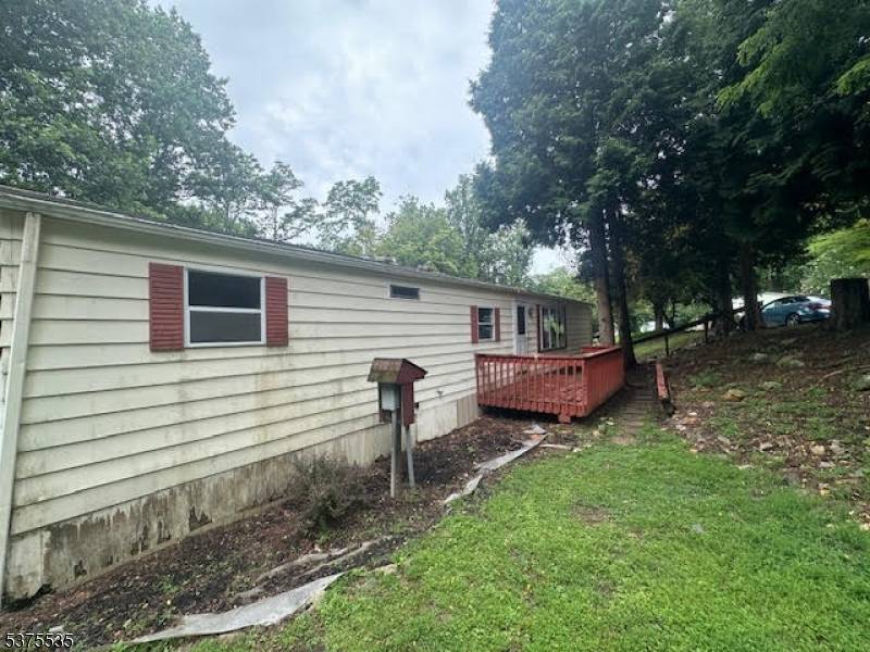 10 Timbercroft Rd, High Bridge Boro, NJ 08829