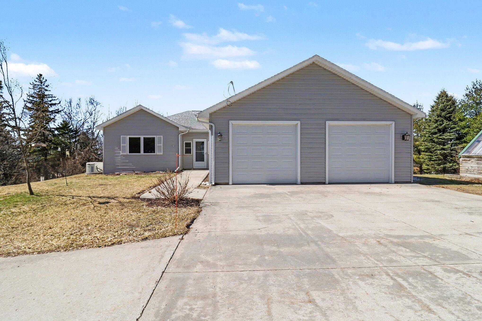 4745 S Lakeshore DR, Summit Twp, MI 49431