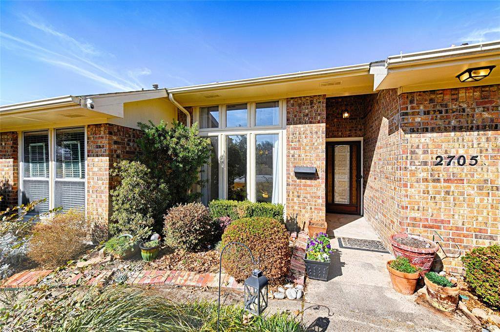 2705 Country Place Drive, Carrollton, TX 75006