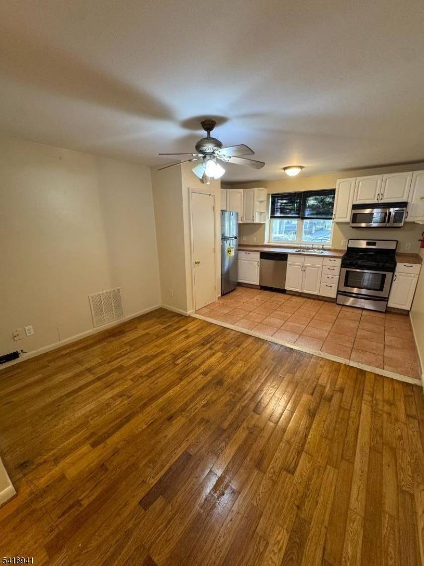 349 Gorge Rd #1, Cliffside Park Boro, NJ 07010
