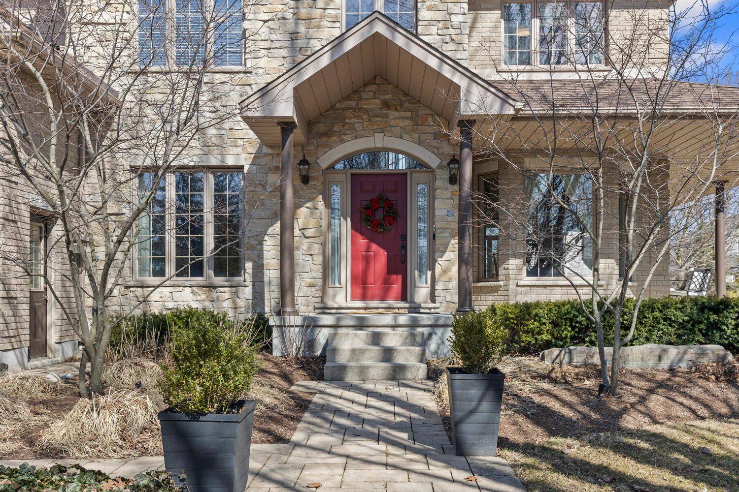 2610 Emerson ST, Strathroy-caradoc, ON N0L 1W0