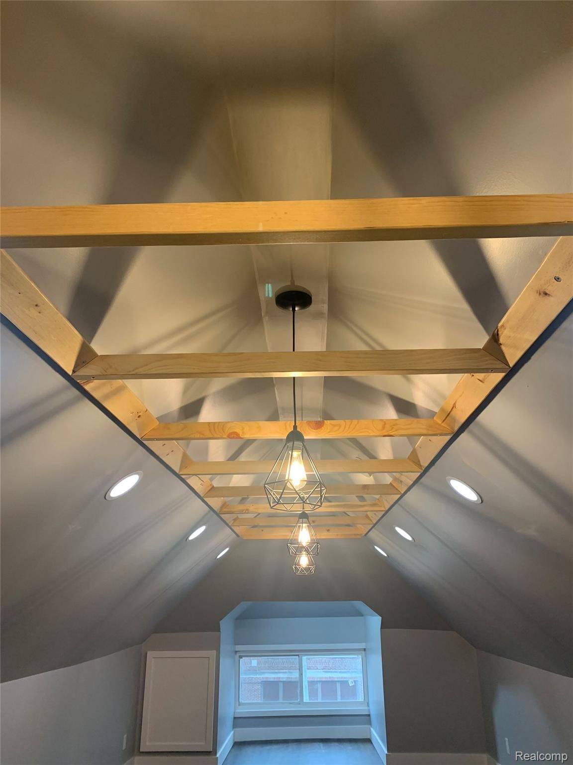 132 Pilgrim ST #Studio 3rd Floor, Highland Park, MI 48203