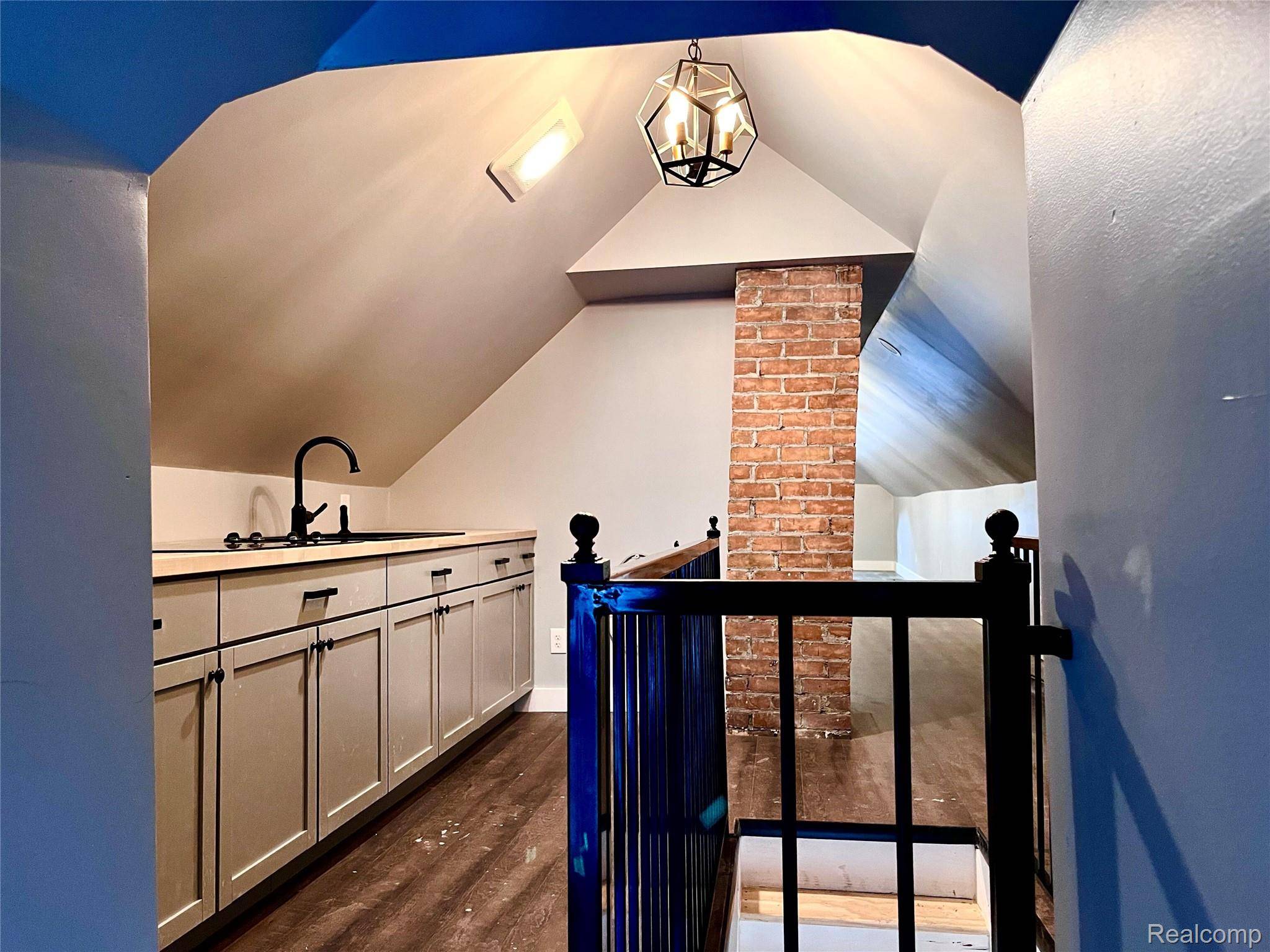 132 Pilgrim ST #Studio 3rd Floor, Highland Park, MI 48203