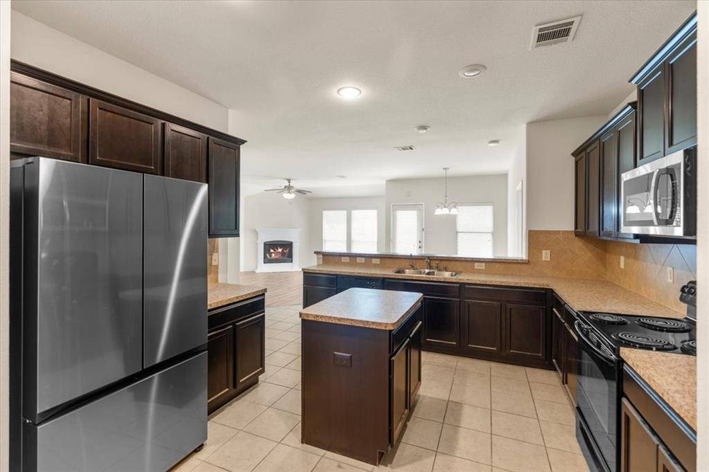 1729 Park Trails Boulevard, Princeton, TX 75407