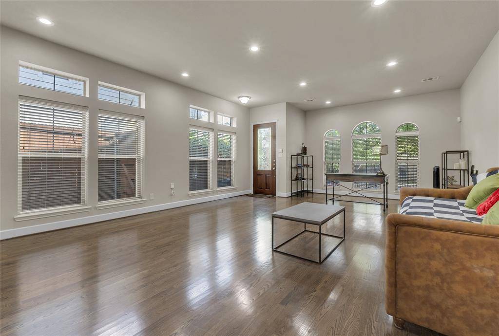 2407 Knight Street, Dallas, TX 75219