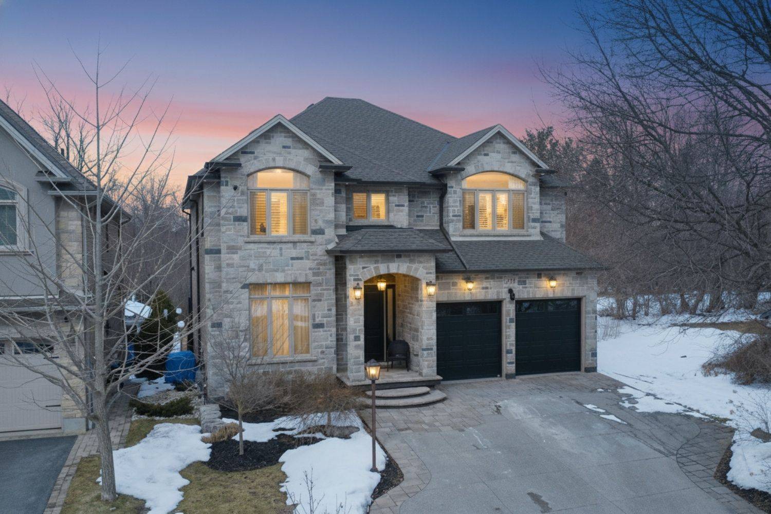211 Tollgate DR, Hamilton, ON L9G 5C8