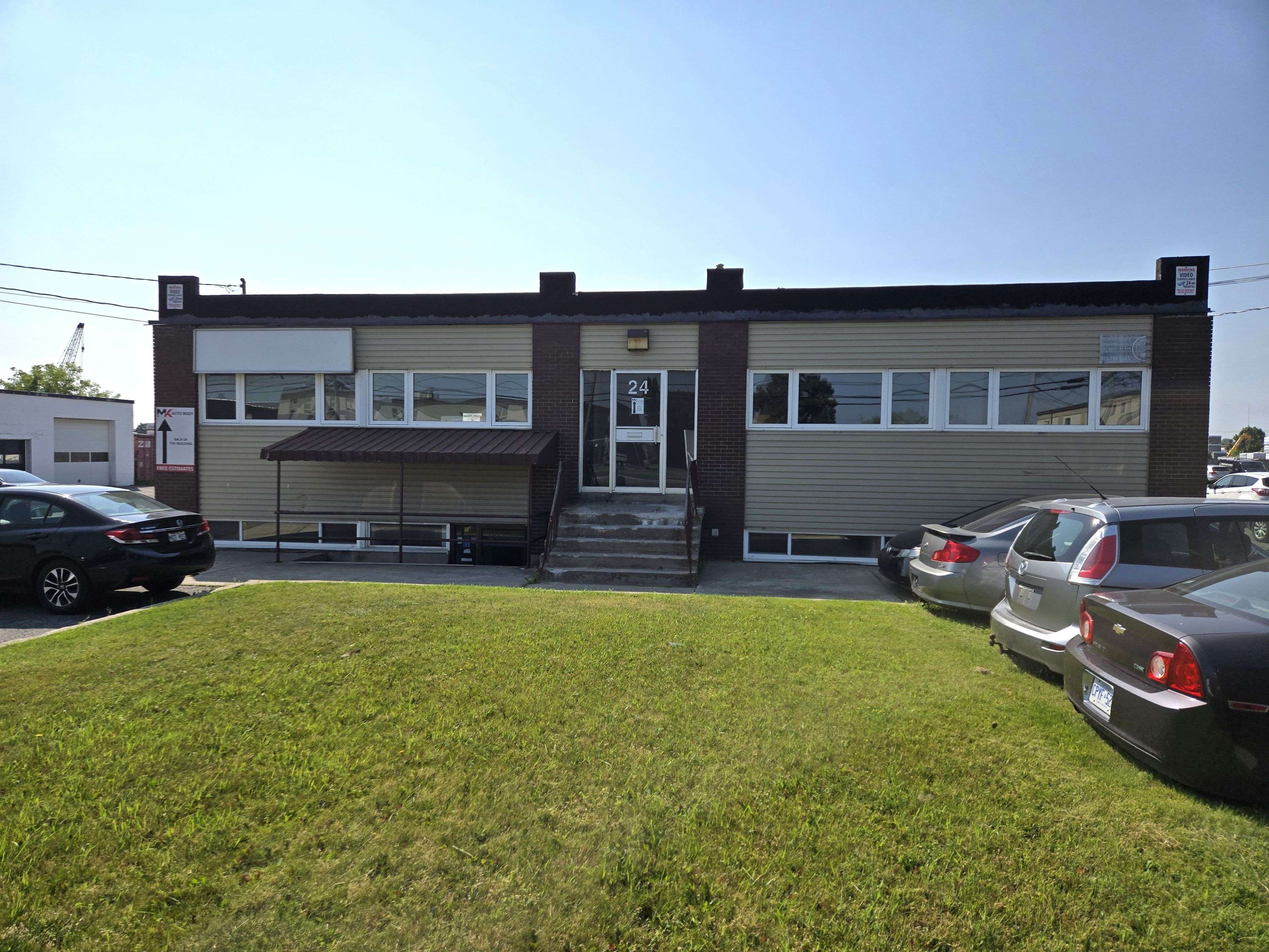 24 Bentley AVE #A, Country Place - Pineglen - Crestview And Area, ON K2E 6T8