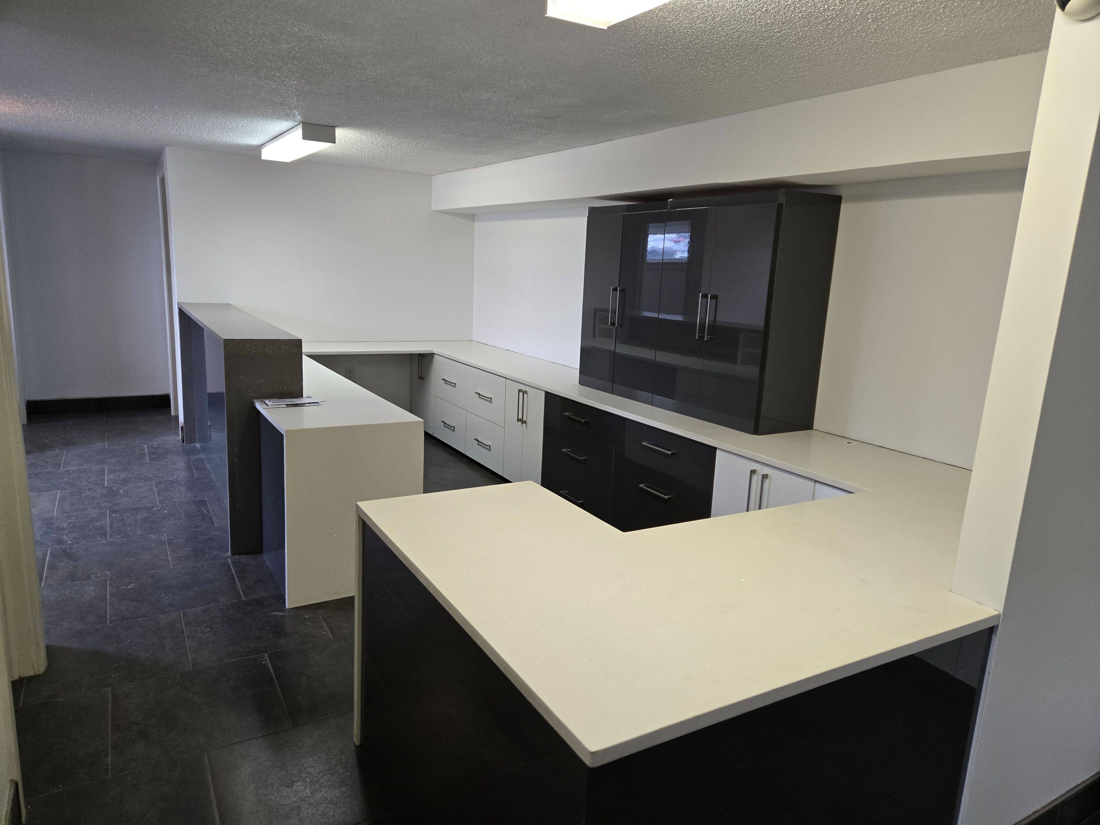 24 Bentley AVE #A, Country Place - Pineglen - Crestview And Area, ON K2E 6T8