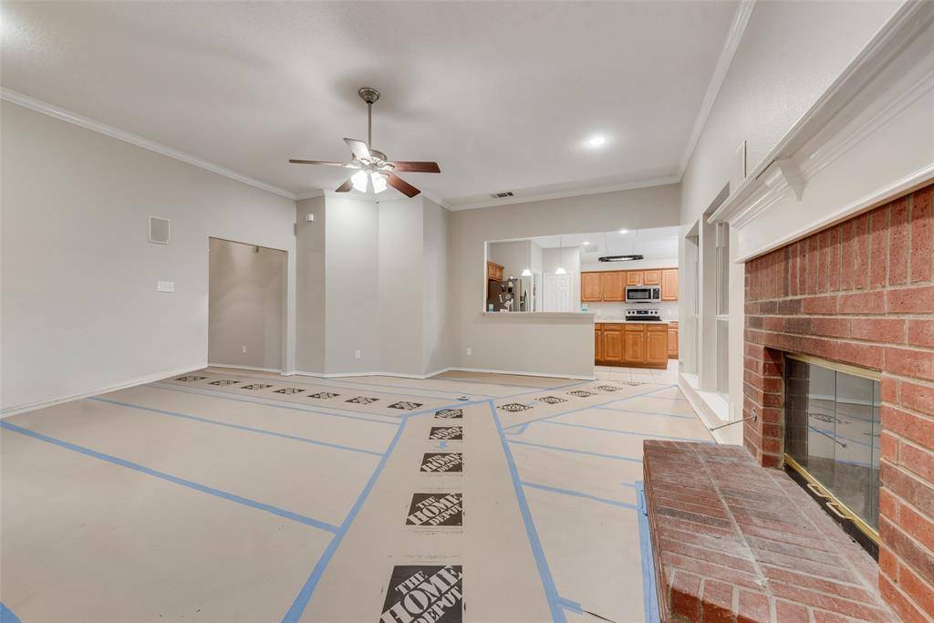 617 Madeline Court, Azle, TX 76020