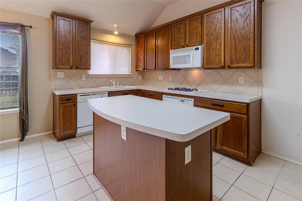 8504 Rock Creek Drive, Fort Worth, TX 76123