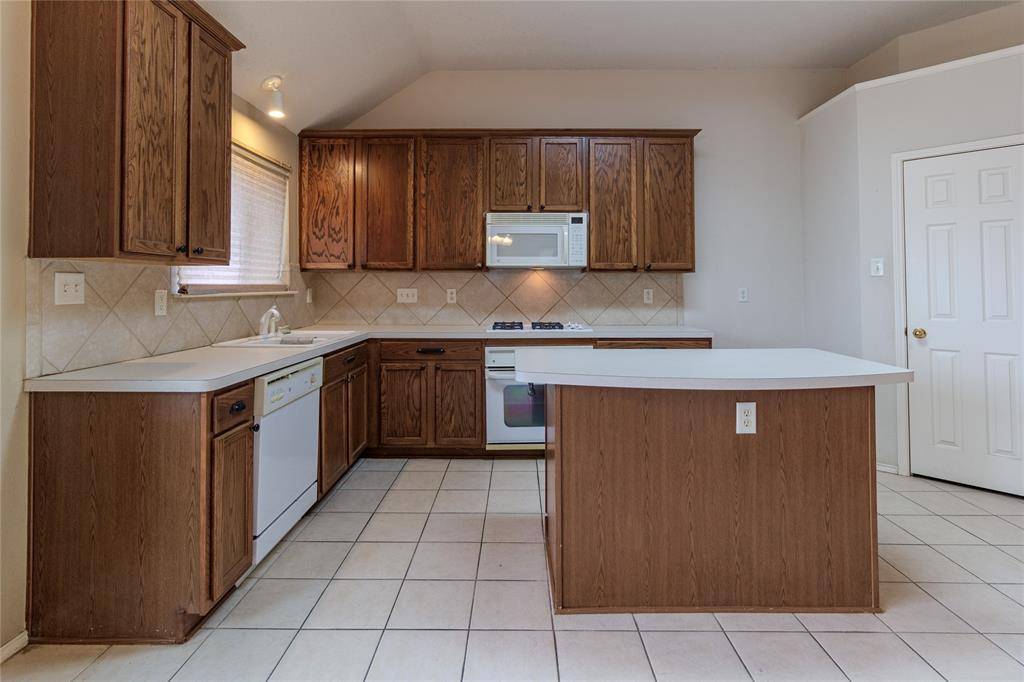 8504 Rock Creek Drive, Fort Worth, TX 76123