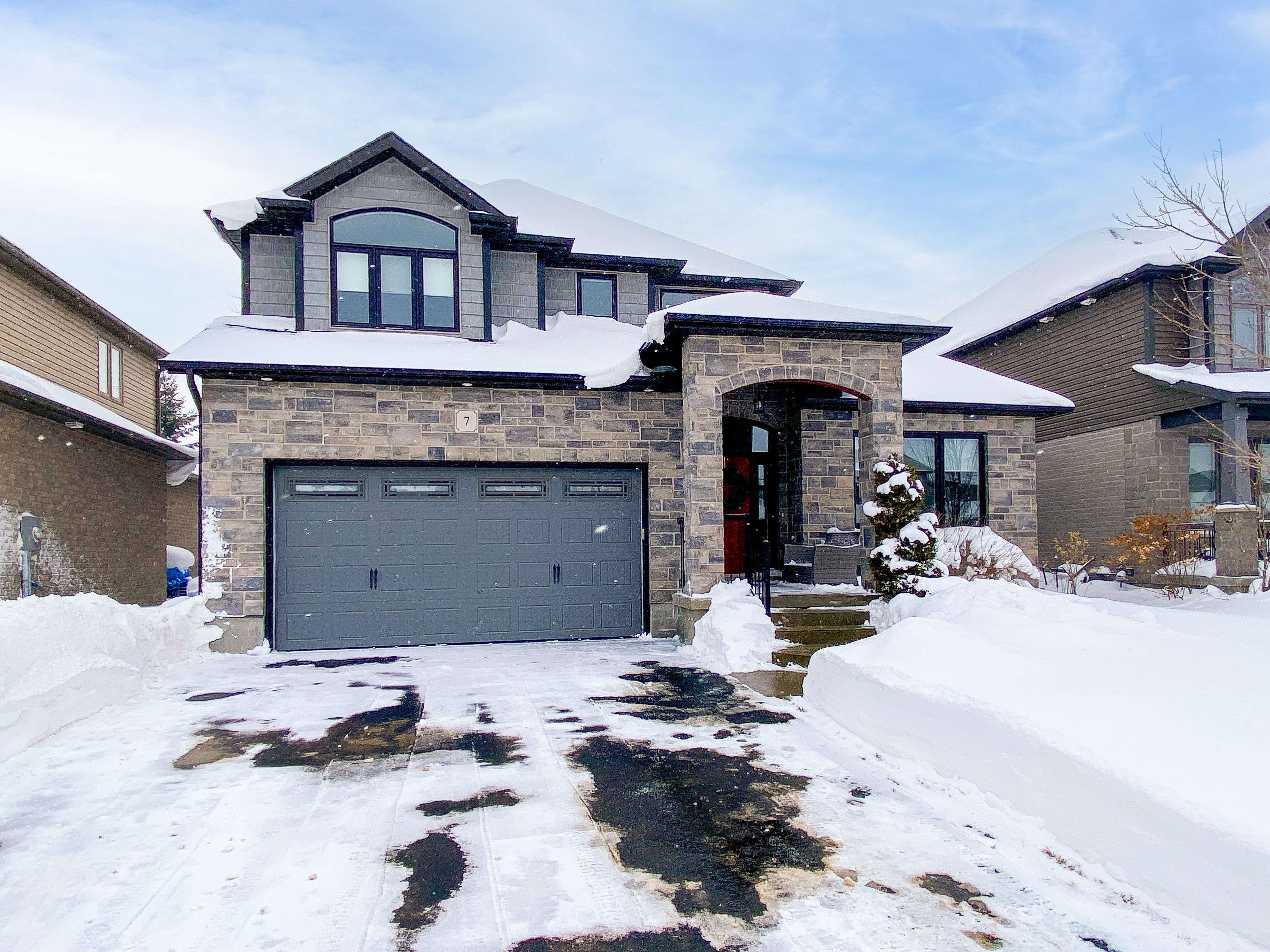 7 Hillborn ST, East Luther Grand Valley, ON L9W 6T9