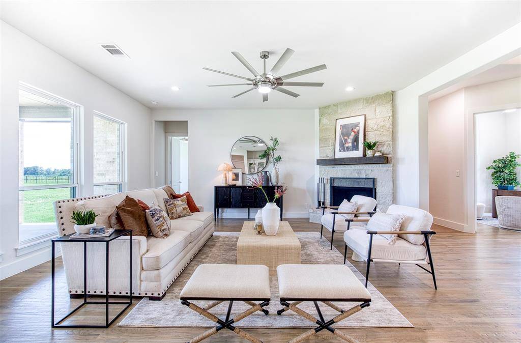 1355 Canyon Lake Road, Wills Point, TX 75169