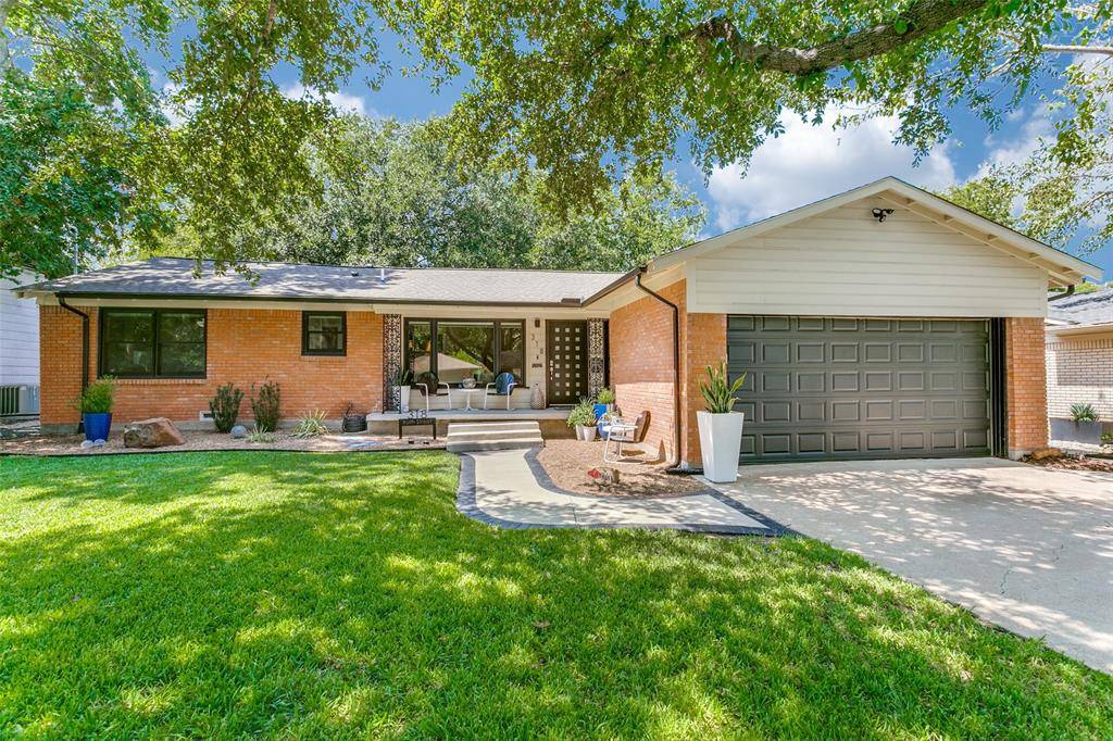 318 Ruth Street, Grapevine, TX 76051