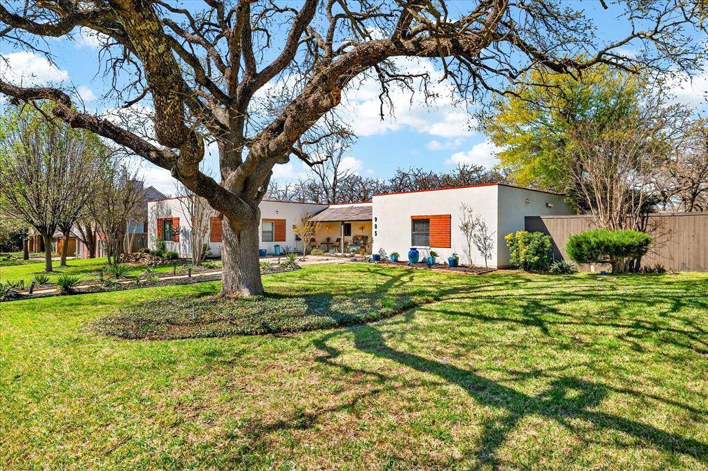 905 Lynhurst Lane, Denton, TX 76205