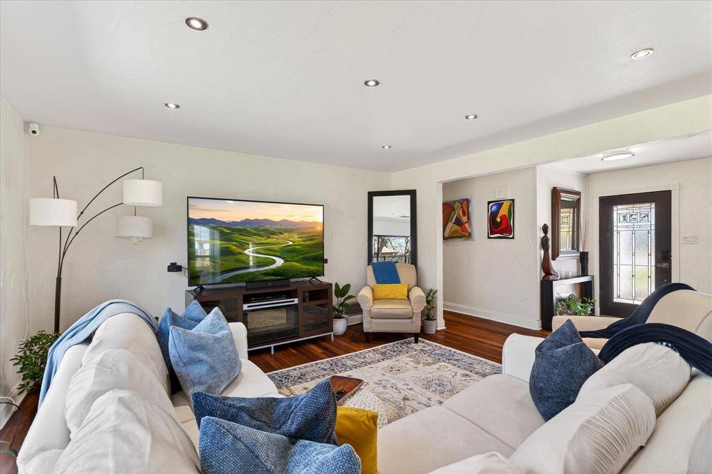 905 Lynhurst Lane, Denton, TX 76205