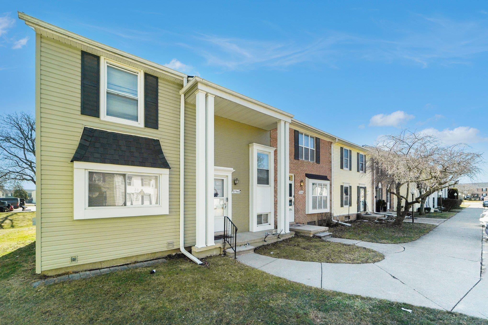 37545 Charter Oaks BLVD, Clinton Twp, MI 48036