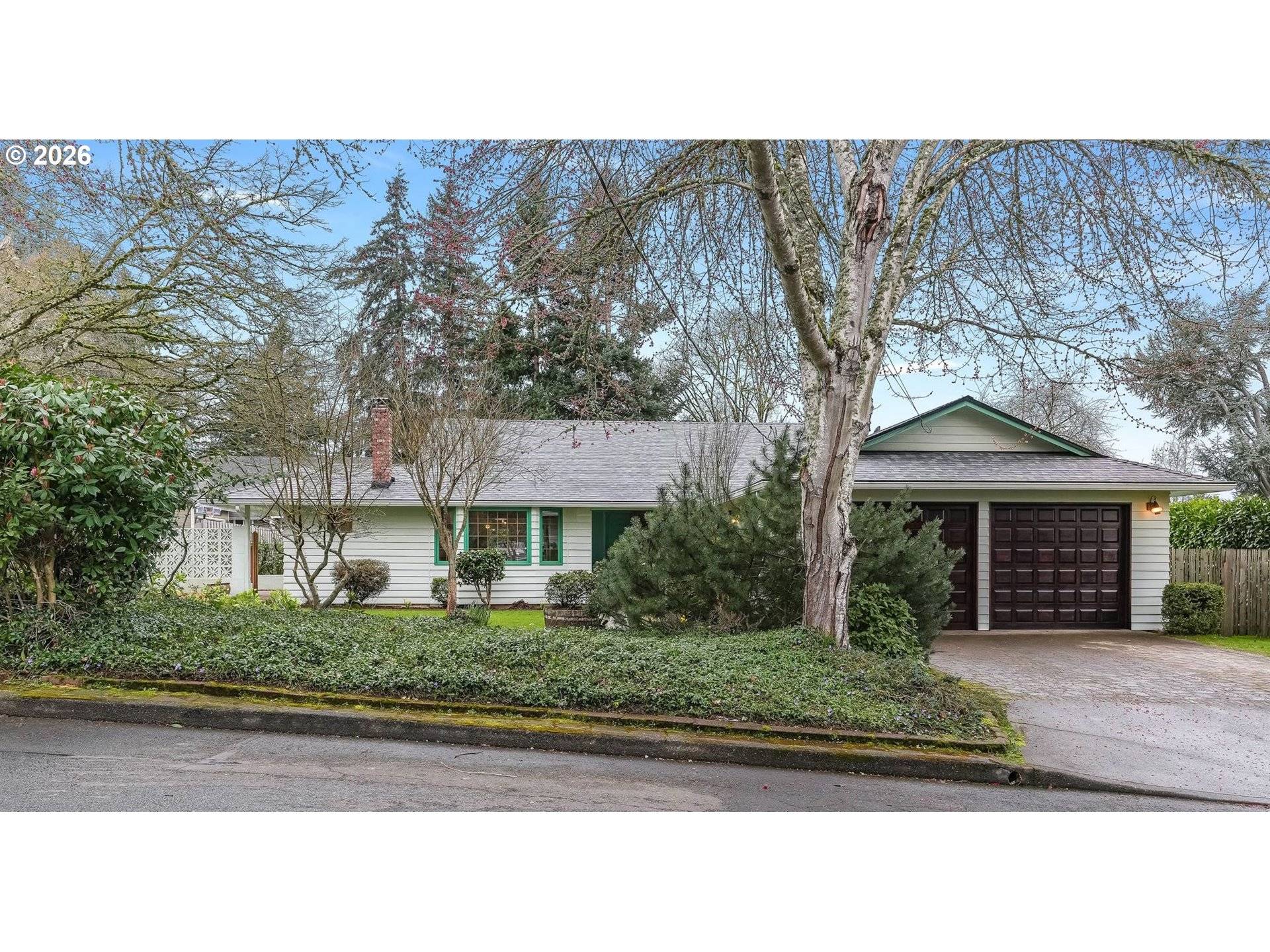 160 S CENTER ST, Silverton, OR 97381