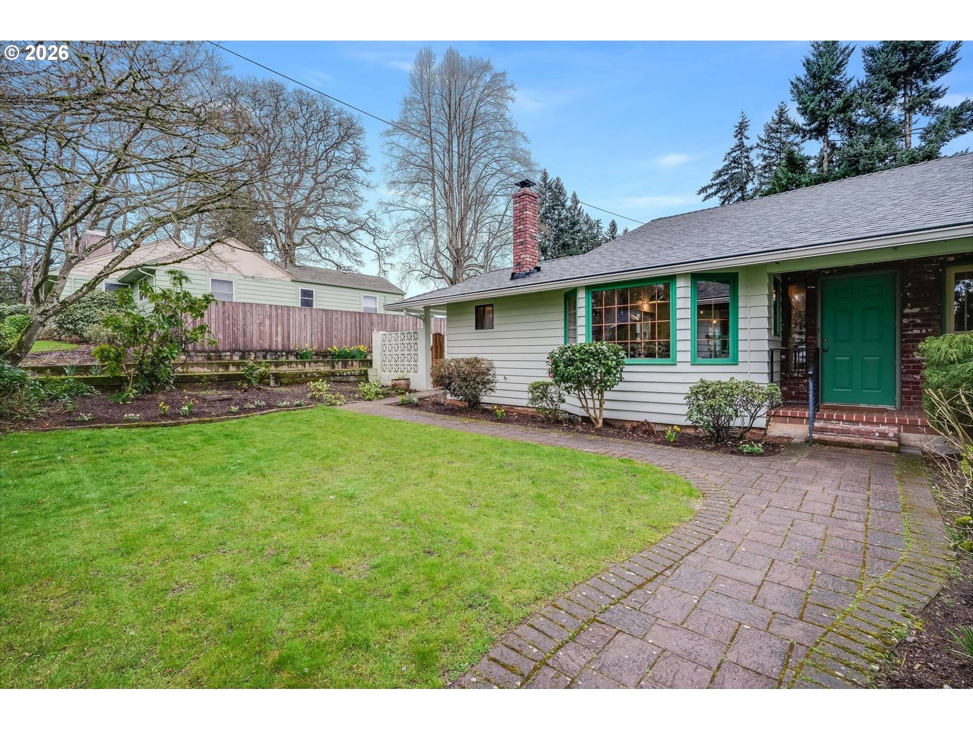 160 S CENTER ST, Silverton, OR 97381