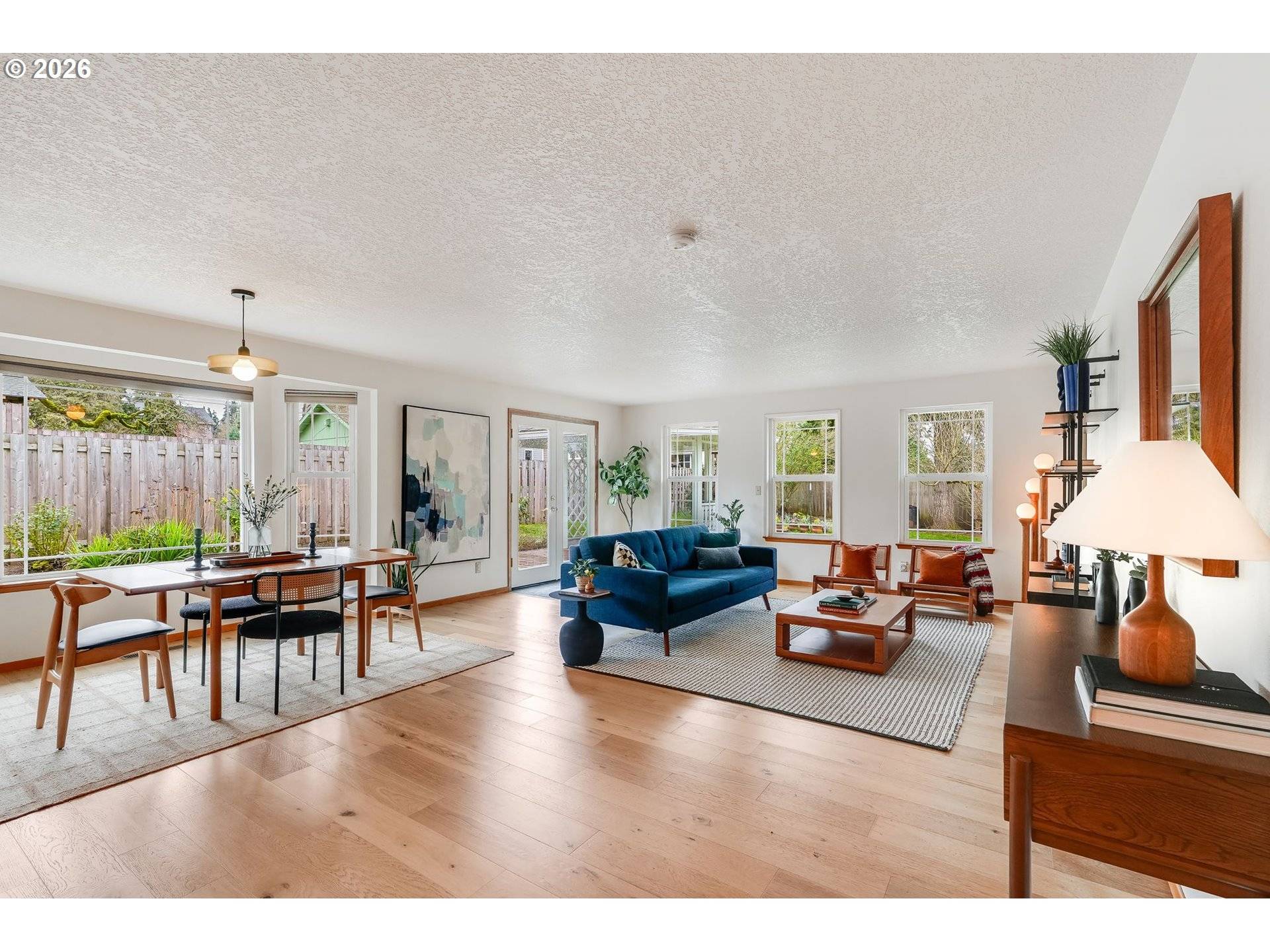 160 S CENTER ST, Silverton, OR 97381