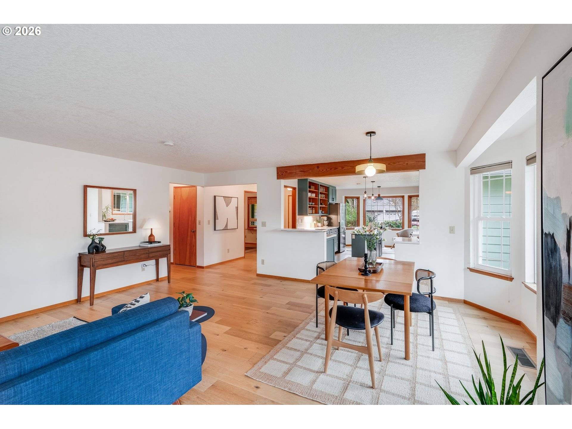 160 S CENTER ST, Silverton, OR 97381