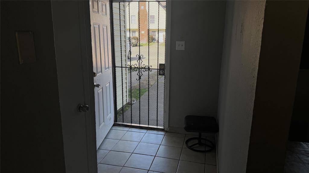 9434 Olde Towne Row, Dallas, TX 75227