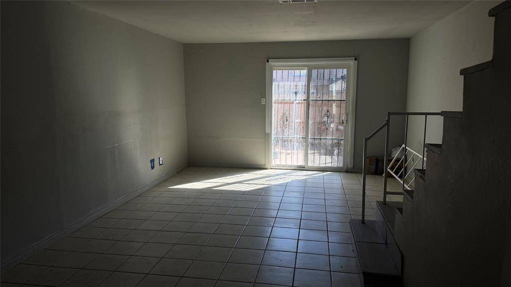 9434 Olde Towne Row, Dallas, TX 75227