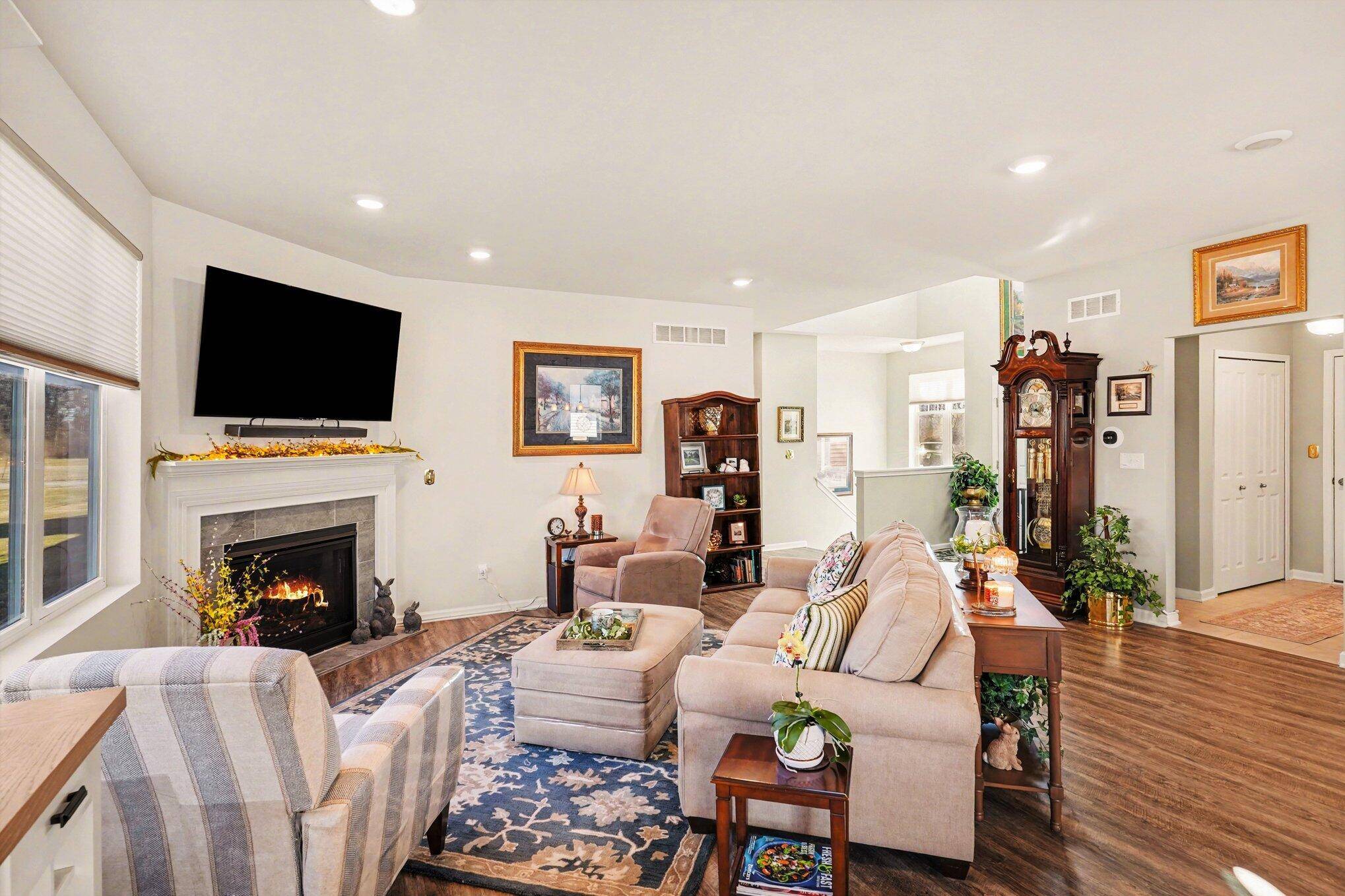 5725 Trail Side LN, Hamburg Twp, MI 48189