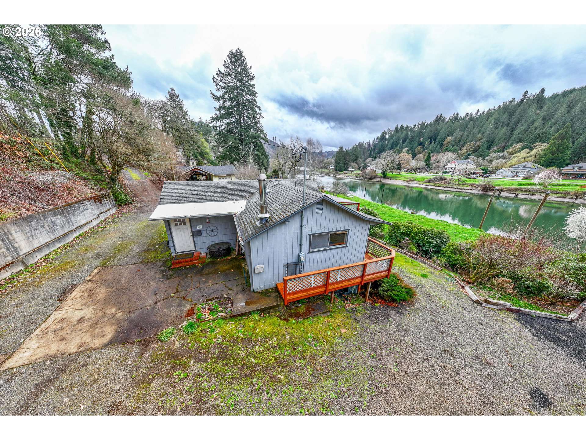 10919 E MAPLETON RD, Mapleton, OR 97453