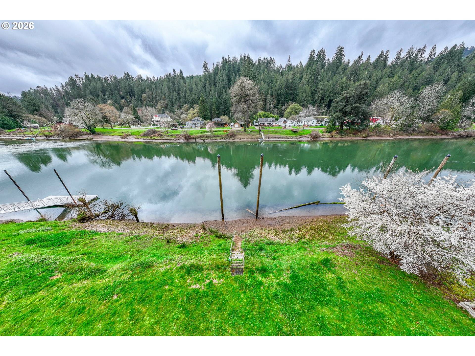 10919 E MAPLETON RD, Mapleton, OR 97453